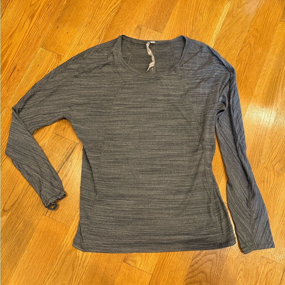 Lululemon grey thin long sleeve exercise top! Size 6